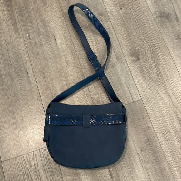 Tory Burch Gemini Link Snake Crossbody Bag - Picture 4 of 9